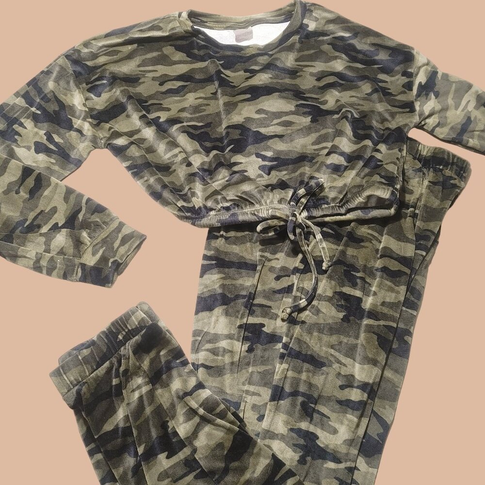 Camouflage Lounge Pajamas Set Size L 11-13 Soft  Velor No Boundaries Womens